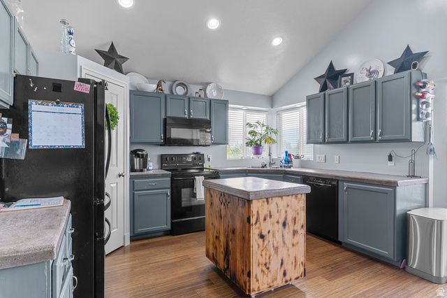 5015 W ROCK RIDGE LN, West Jordan, UT 84081