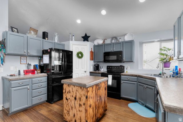 5015 W ROCK RIDGE LN, West Jordan, UT 84081