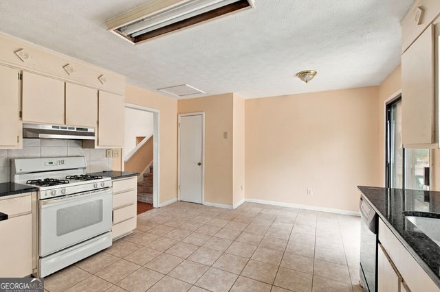 371 Saint Simons Cove, Lawrenceville, GA 30044