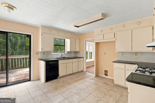 371 Saint Simons Cove, Lawrenceville, GA 30044