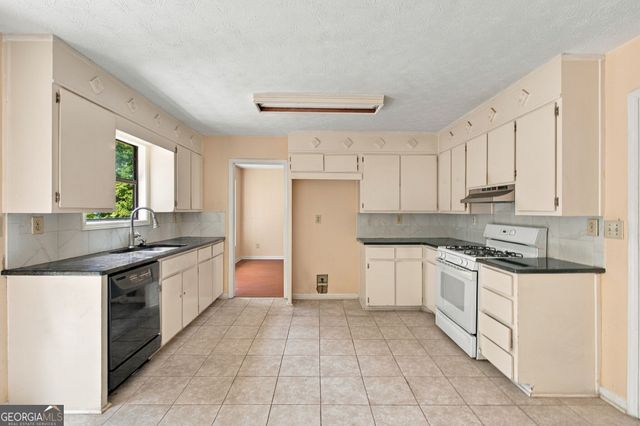 371 Saint Simons Cove, Lawrenceville, GA 30044