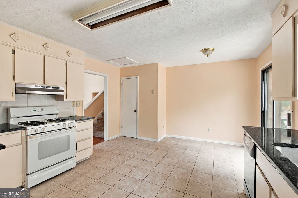 371 Saint Simons Cove, Lawrenceville, GA 30044 — photo 4