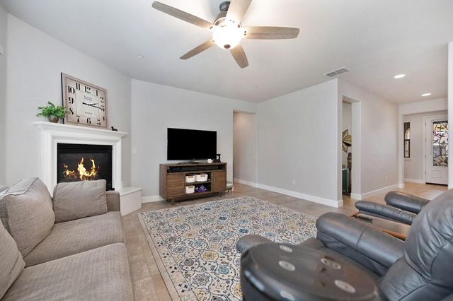 1045 Kinnerly Ln, Lincoln, CA 95648