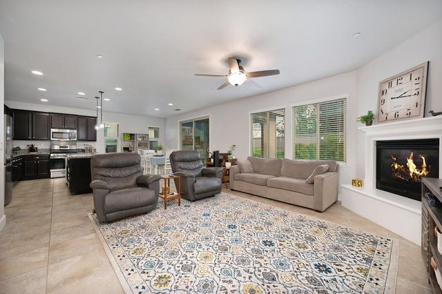 1045 Kinnerly Ln, Lincoln, CA 95648