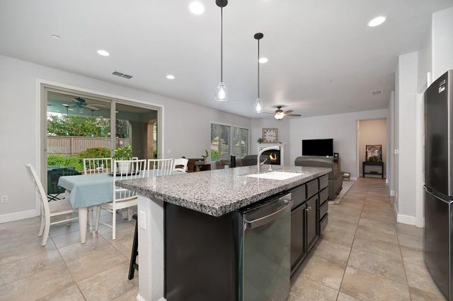 1045 Kinnerly Ln, Lincoln, CA 95648