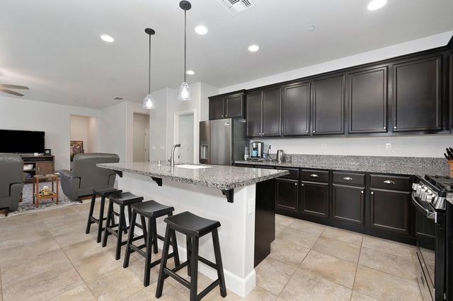 1045 Kinnerly Ln, Lincoln, CA 95648