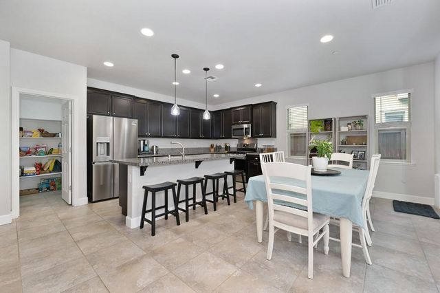 1045 Kinnerly Ln, Lincoln, CA 95648