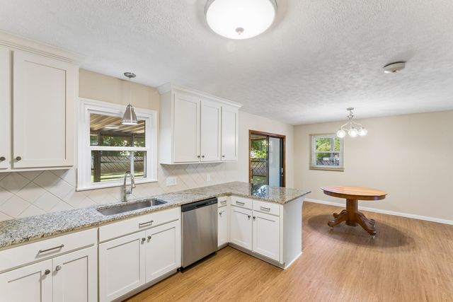 1206 E Rosebrier Street, Springfield, MO 65804