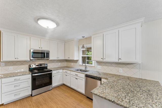 1206 E Rosebrier Street, Springfield, MO 65804