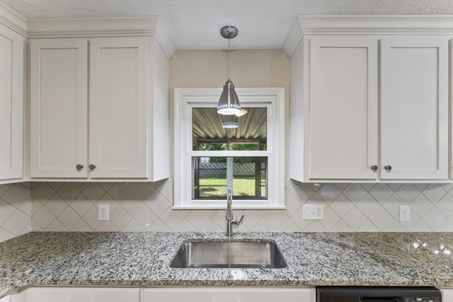 1206 E Rosebrier Street, Springfield, MO 65804