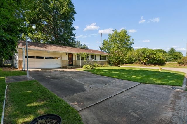 1206 E Rosebrier Street, Springfield, MO 65804