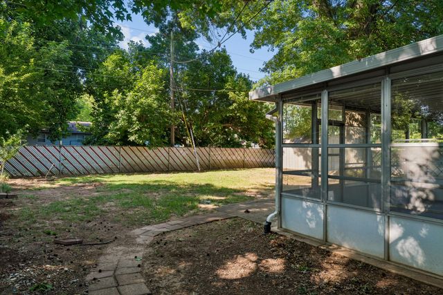 1206 E Rosebrier Street, Springfield, MO 65804