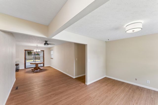 1206 E Rosebrier Street, Springfield, MO 65804