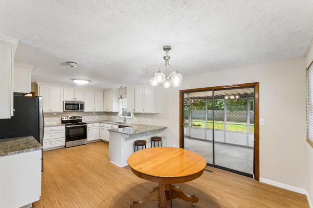 1206 E Rosebrier Street, Springfield, MO 65804