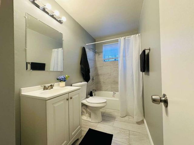 16599 Lenore Avenue, Detroit, MI 48219