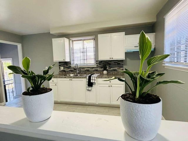 16599 Lenore Avenue, Detroit, MI 48219