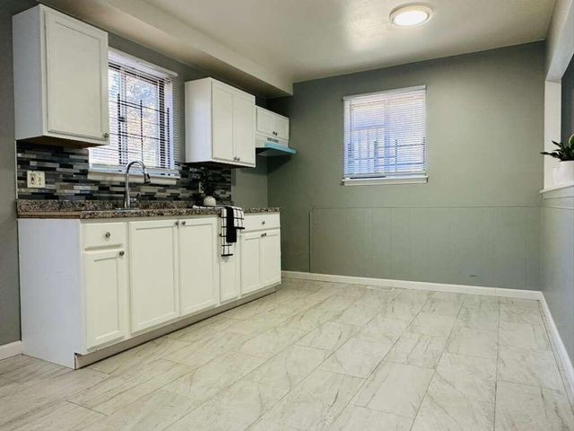 16599 Lenore Avenue, Detroit, MI 48219