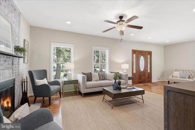 6256 WOODFAIR DR, Fairfax Station, VA 22039