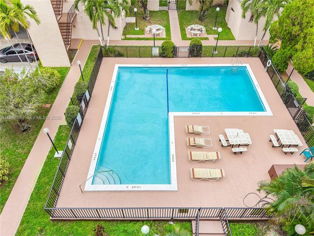 1950 W 54th St 412, Hialeah, FL 33012