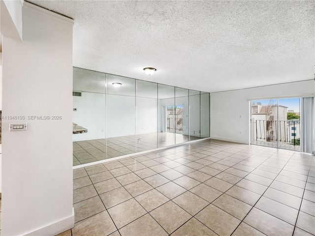 1950 W 54th St 412, Hialeah, FL 33012