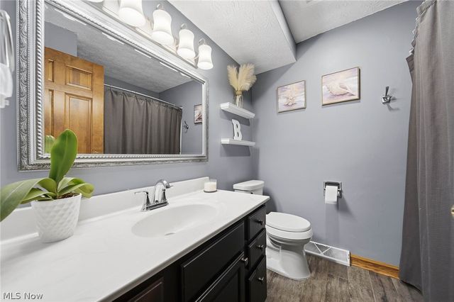 2776 Brouse Street NW, Uniontown, OH 44685