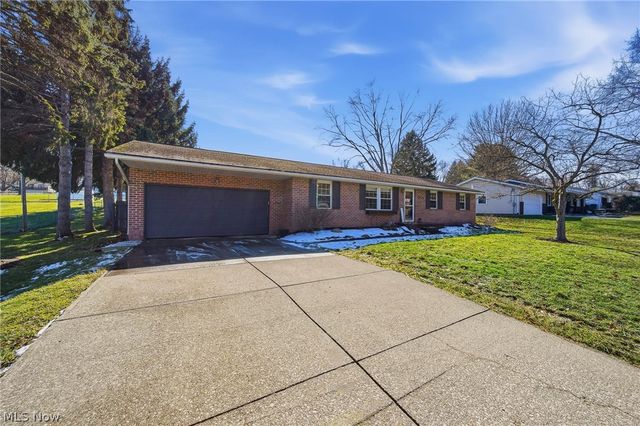 2776 Brouse Street NW, Uniontown, OH 44685