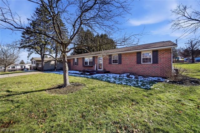 2776 Brouse Street NW, Uniontown, OH 44685