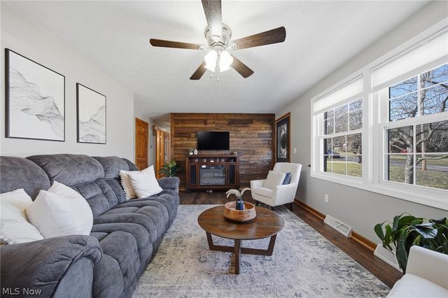 2776 Brouse Street NW, Uniontown, OH 44685