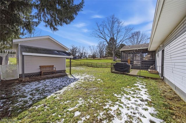 2776 Brouse Street NW, Uniontown, OH 44685