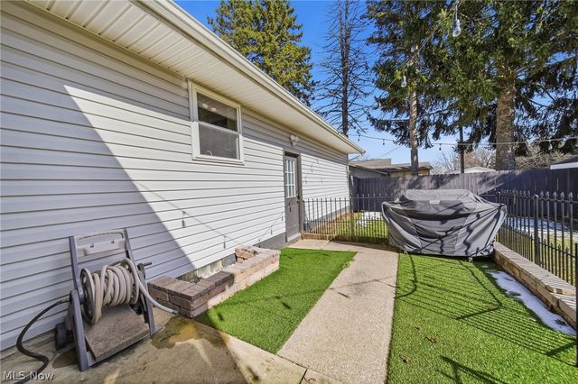 2776 Brouse Street NW, Uniontown, OH 44685