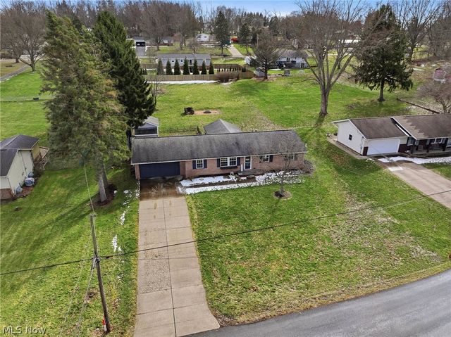 2776 Brouse Street NW, Uniontown, OH 44685