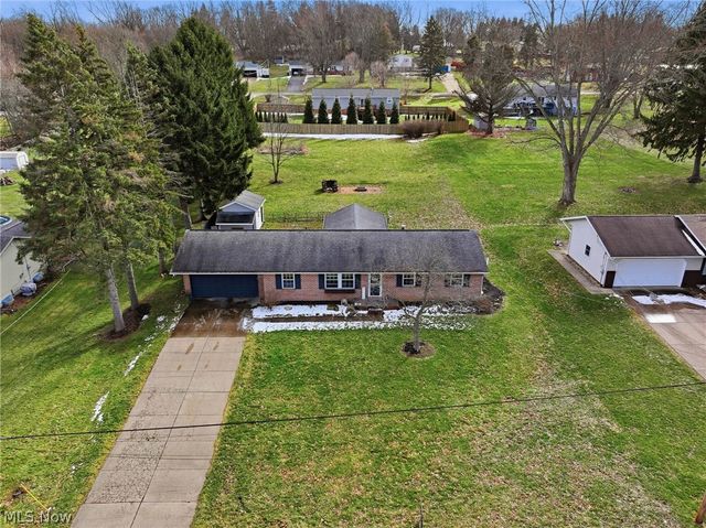 2776 Brouse Street NW, Uniontown, OH 44685