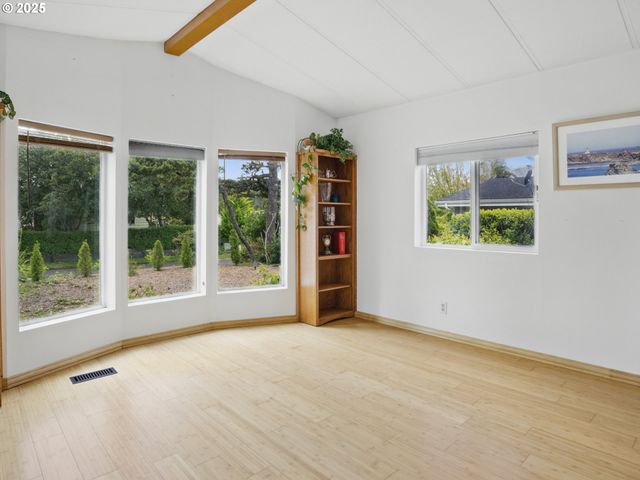 1629 N SIANO Loop, Florence, OR 97439