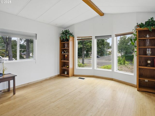 1629 N SIANO Loop, Florence, OR 97439