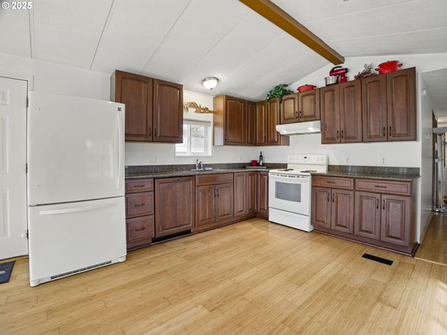 1629 N SIANO Loop, Florence, OR 97439