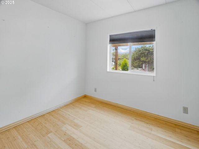 1629 N SIANO Loop, Florence, OR 97439