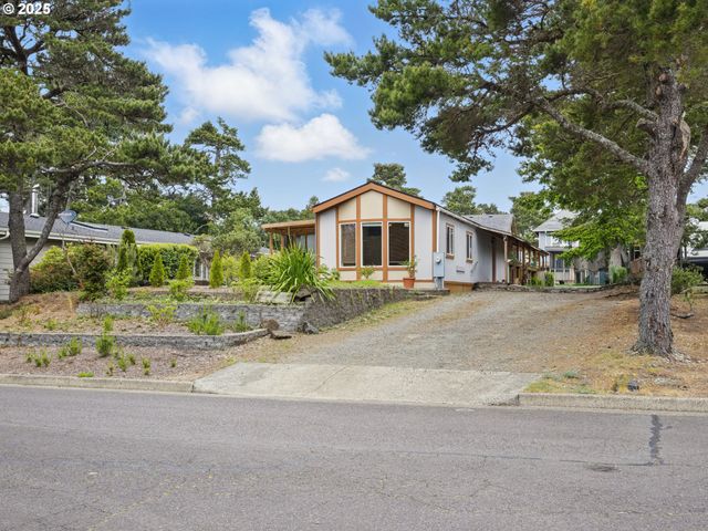 1629 N SIANO Loop, Florence, OR 97439