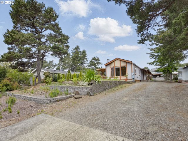 1629 N SIANO Loop, Florence, OR 97439