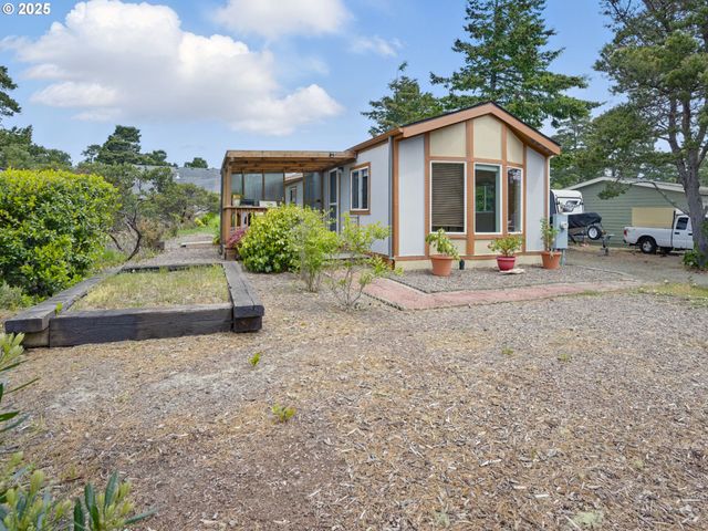 1629 N SIANO Loop, Florence, OR 97439