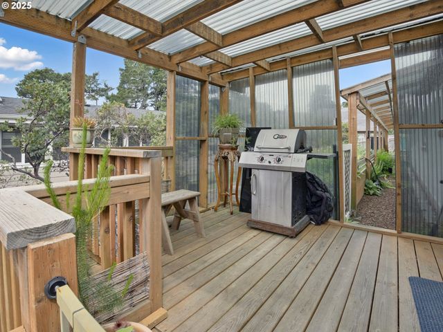 1629 N SIANO Loop, Florence, OR 97439