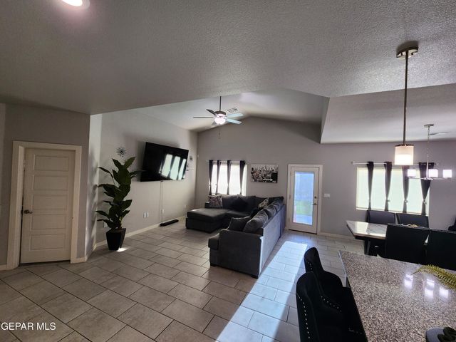 10113 Christmas Cactus Place, Socorro, TX 79927