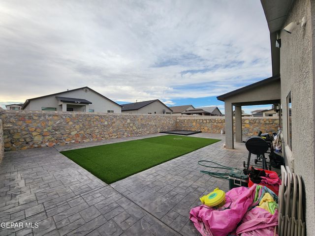 10113 Christmas Cactus Place, Socorro, TX 79927