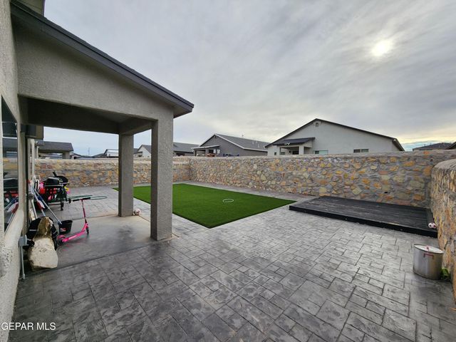 10113 Christmas Cactus Place, Socorro, TX 79927