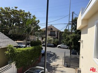 1499 W 35th Place 4, Los Angeles, CA 90018