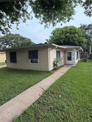124 Marlin Avenue, Galveston, TX 77550