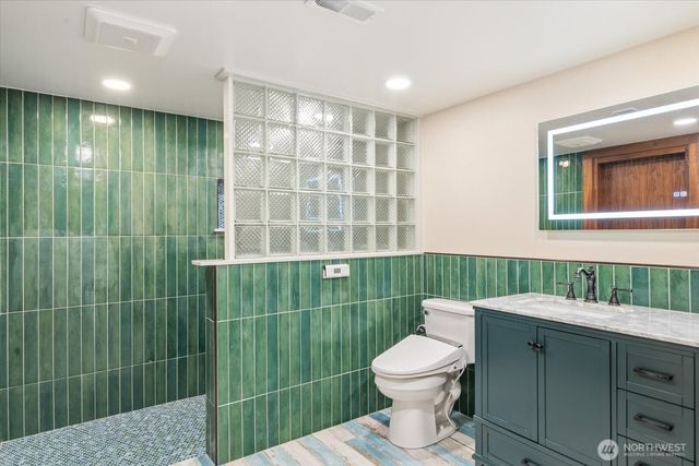 18400 228th Avenue NE, Woodinville, WA 98077