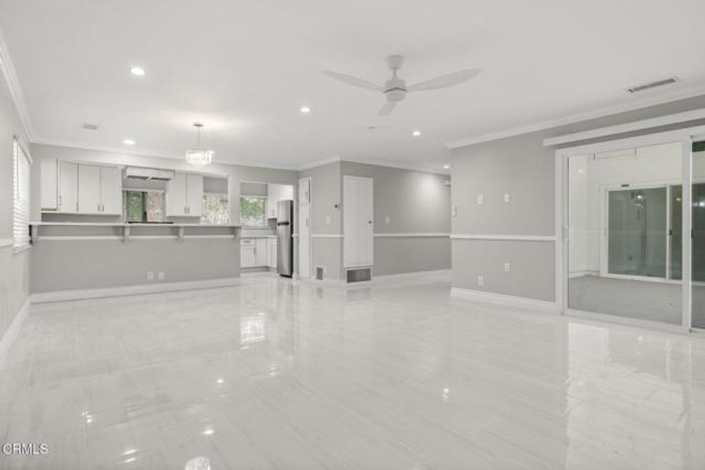 910 Seaside Court, Ventura, CA 93001