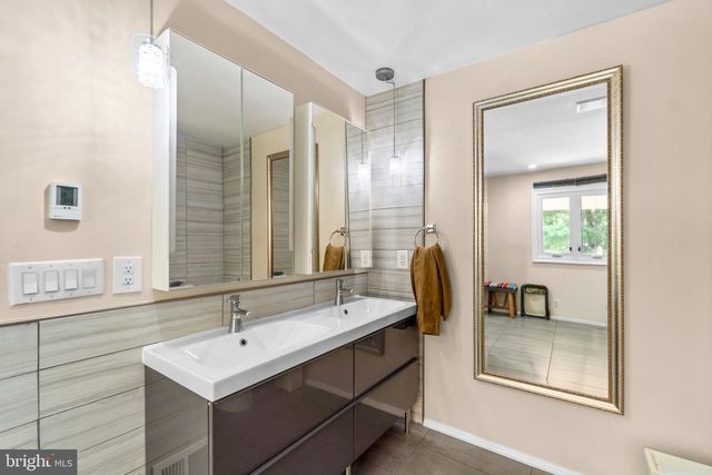 6411 RIDGE RD, Mount Airy, MD 21771