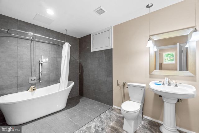 6411 RIDGE RD, Mount Airy, MD 21771