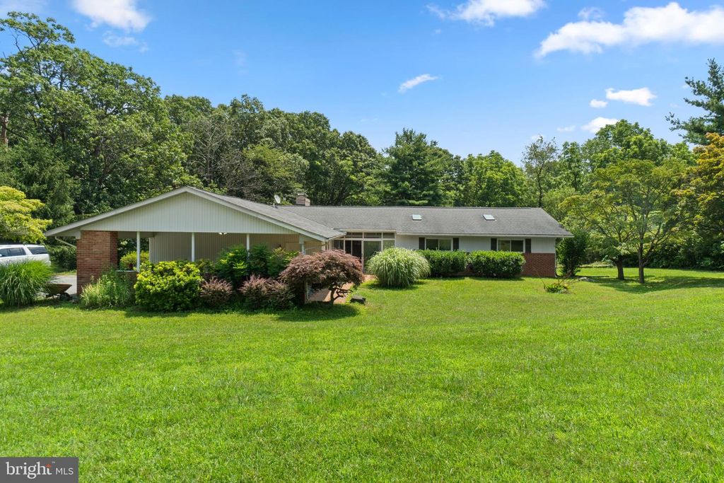 6411 RIDGE RD, Mount Airy, MD 21771